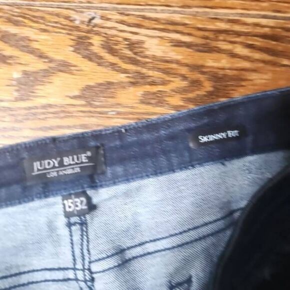 Judy Blue Skinny Fit Distressed jeans in dark blue sz 15/32 - Picture 2 of 4